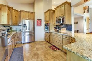 Mtn Estate with Massive Indoor Spa