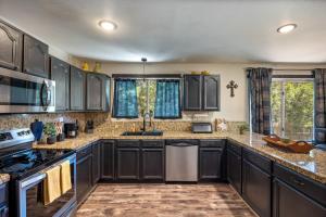 1 Mile to Lake Wooded Retreat with Deck!