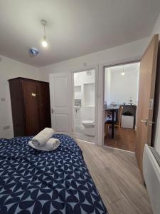 Fantastic Studio in Morden