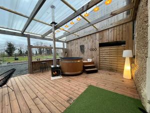 Le Gite du Domaine Constant - Loft Style Industriel Chic - jardin & espace jeux