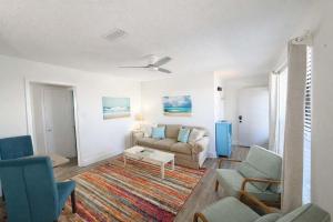 Sea Horse 611- 2 min walk 2 beach