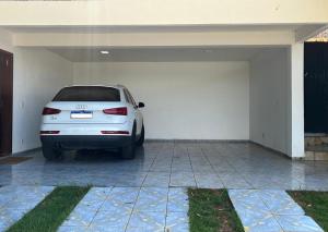 Casa Completa com Piscina e Conforto no Centro