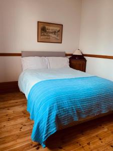 Spacious family and pet friendly home with sea views