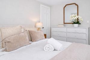 New Haven Staycation Near Yale Washer and Dryer Groups