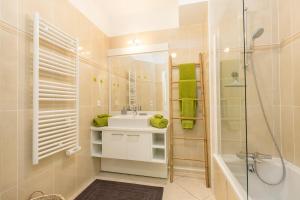 L agora Beautiful 3p Biot Seaview AC Parking