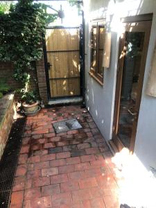 Cosy Private Brighton Studio & Courtyard Garden