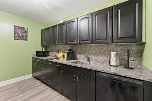 Spacious 3BR Condo in DTWN