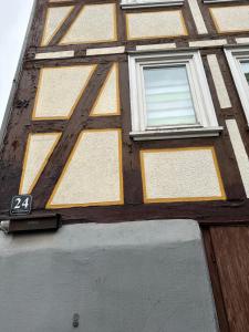 Neu! Einfaches Zimmer - einfacher Preis in Lohra, Hessen - ideal für Vertreter - Monteure - Wanderer - Radler - WC mit Waschbecken