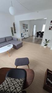 bright townhouse with garden & terrace