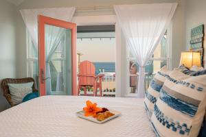 Beachfront Sleeps 14 TikiBar PingPong & More