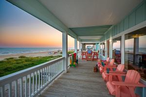 Beachfront Sleeps 14 TikiBar PingPong & More