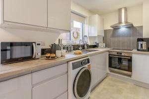 3 Bed in Newport oc-p34125