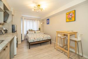 studio in heart of DT,walk to 2 metros,Concordia
