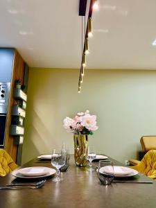 Regatta Park 1BR Exclusive Suite Parking Included