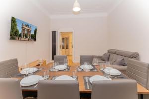 Velvet & Marble - Stylish Luxury City Center Apartment