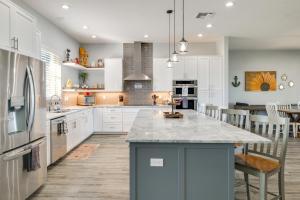 Poolside Paradise and Boat Dock! Haven on Lake Clay