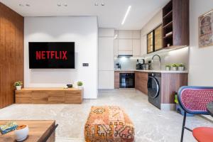 Luxury one bedroom in Triangle dor with rooftop pool