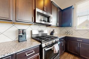 Modern townhome with enclosed yard, private balcony, & WD - near local park