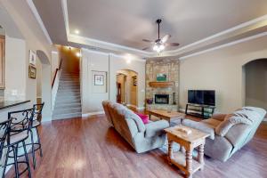 Captivating Cottage | House in New Braunfels with pool, grill, patio, streaming