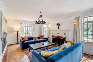 Historic charmer with a pool, gardens, gym, & game room- dogs ok