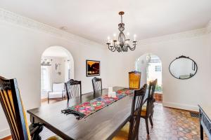 Historic charmer with a pool, gardens, gym, & game room- dogs ok