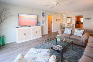 8 - Pieces of Eight Condos