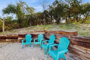Modern home on half acre with amazing Hill Country location, scenic deck & AC
