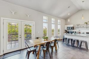 Modern home on half acre with amazing Hill Country location, scenic deck & AC