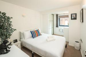 Cozy 1BR Flat for 2 in Central West London.