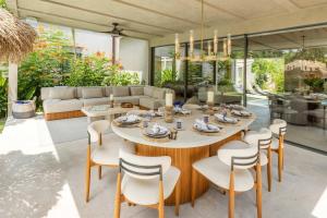 Luxury 5BR Villa with Pool Jacuzzi 2 Golf Carts