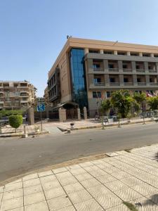 Premium American-Hosted 3BR-2BA - Airport Luxury