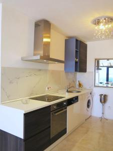 Seafront Apart Terrace Sunbeds Panoramic Ocean and Bay views