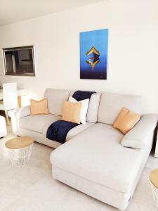 Seafront Apart Terrace Sunbeds Panoramic Ocean and Bay views