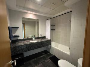 Large 1-bedroom by the canal, close to downtown