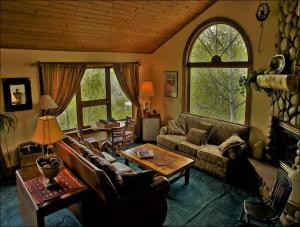 Longthong Home - 2730: Private Home with Great Views & 3 Living Rooms