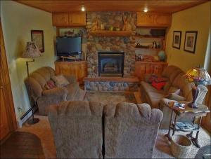Longthong Home - 2730: Private Home with Great Views & 3 Living Rooms