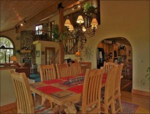 Longthong Home - 2730: Private Home with Great Views & 3 Living Rooms