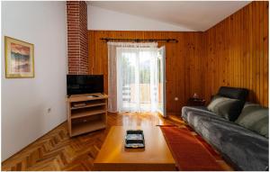 Awesome Apartment In Seline With Wifi