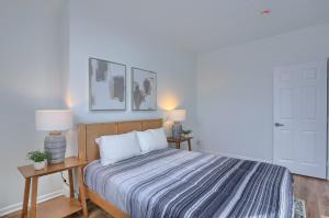 Spacious and Modern Three Bedroom Apartment in Pittsburgh with Parking