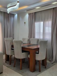 شقة جميله ورائعه وهادية في التجمع الخامس