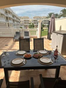 Schöne Unterkunft mit Pool und Terrasse.