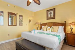 Come visit Sophomore! 2BR 2BA Beachfront Condo! Sleeps 5!