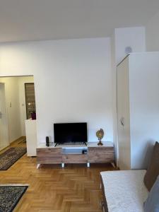 Chīsai Apartment