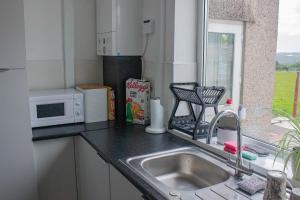 3-bedroom pet friendly home with off road parking