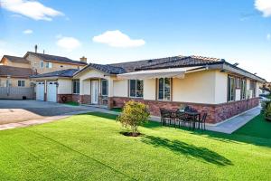 Spacious 9BR Home + Parking + Near DTLA #TravelSGV