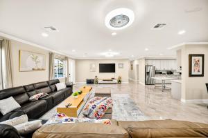Spacious 9BR Home + Parking + Near DTLA #TravelSGV