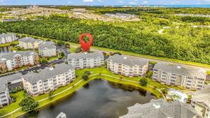 Lake View Condo Near Broadway at the Beach