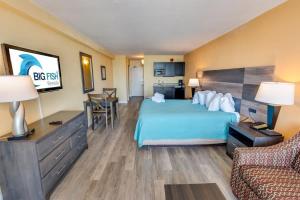 New Landmark Resort Direct Oceanfront - Low Floor!