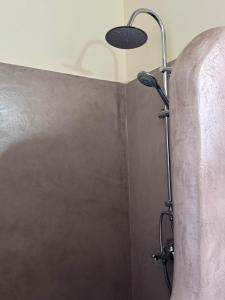 TheraLiving - Boutique Apartment with Balcony