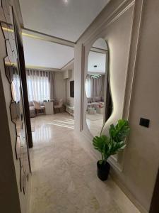 Premium Studio Oasis Secure Parking High Speed Fiber Wifi Luxoria Oasis Residence Near CFC & 70p Smart TV